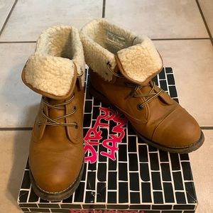 Dirty Laundry - Women’s Size 7.5 - Faux Fur - Lightly Worn